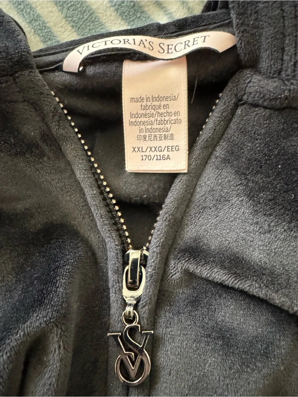 Victoria's Secret Velour Zip Up Hoodie - Y2K Style - Black XXL - Picture 8 of 11